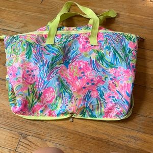 Foldable lily pullitzer tote (very light weight!)